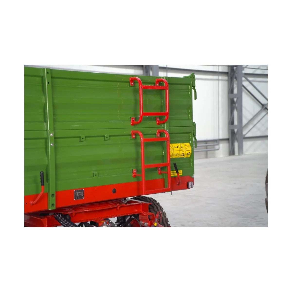 Rimorchio agricolo 2 assi 6T con cassone ribaltabile