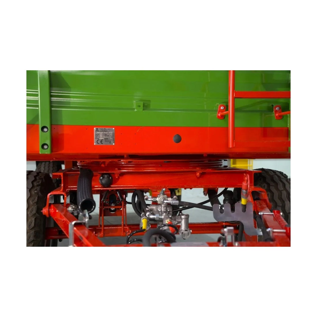 Rimorchio agricolo 2 assi 6T con cassone ribaltabile