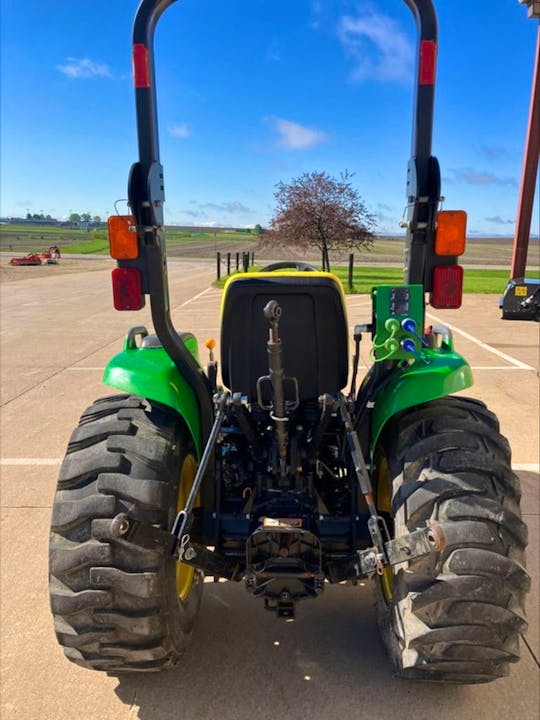 John Deere 3032E – 2015