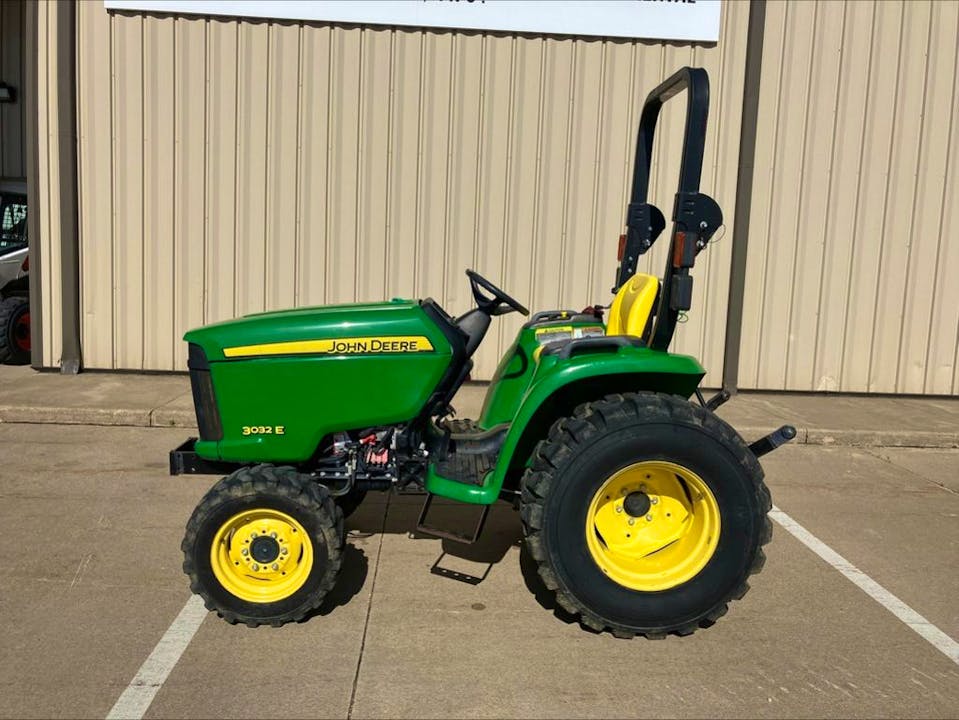 John Deere 3032E – 2015
