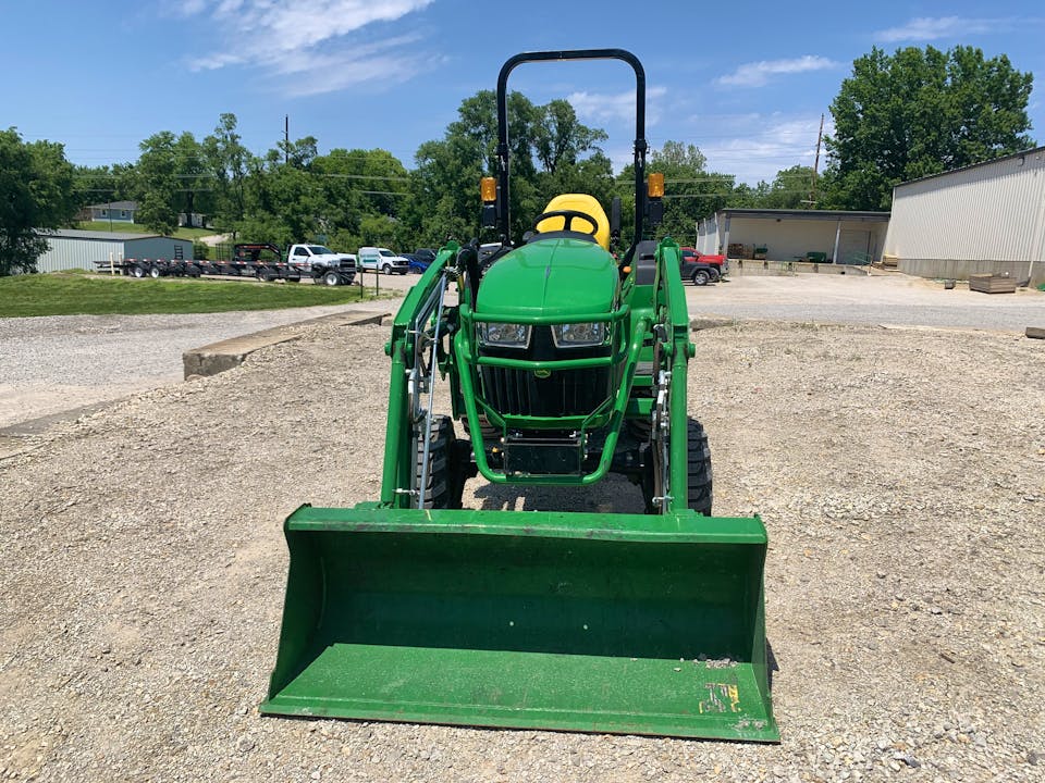 John Deere 2032R – 2022