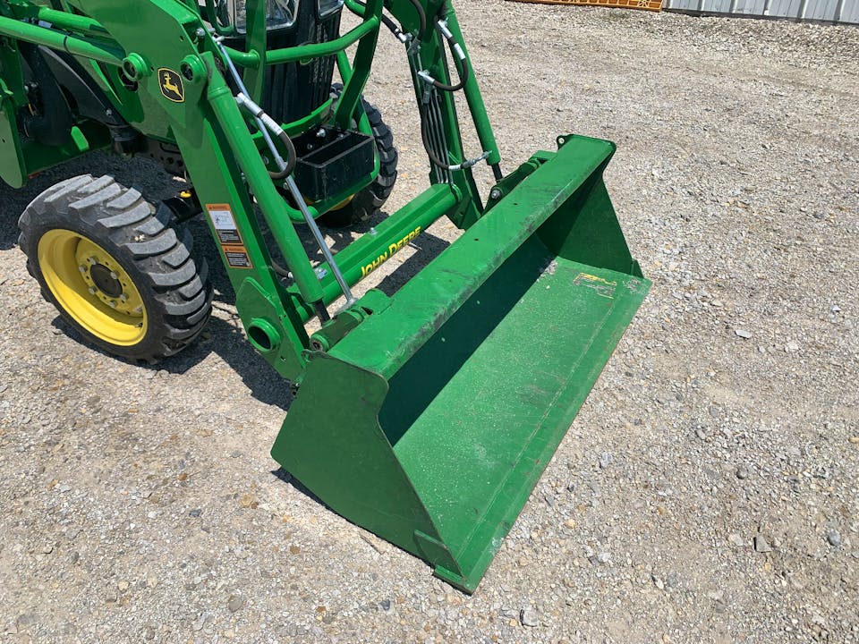 John Deere 2032R – 2022