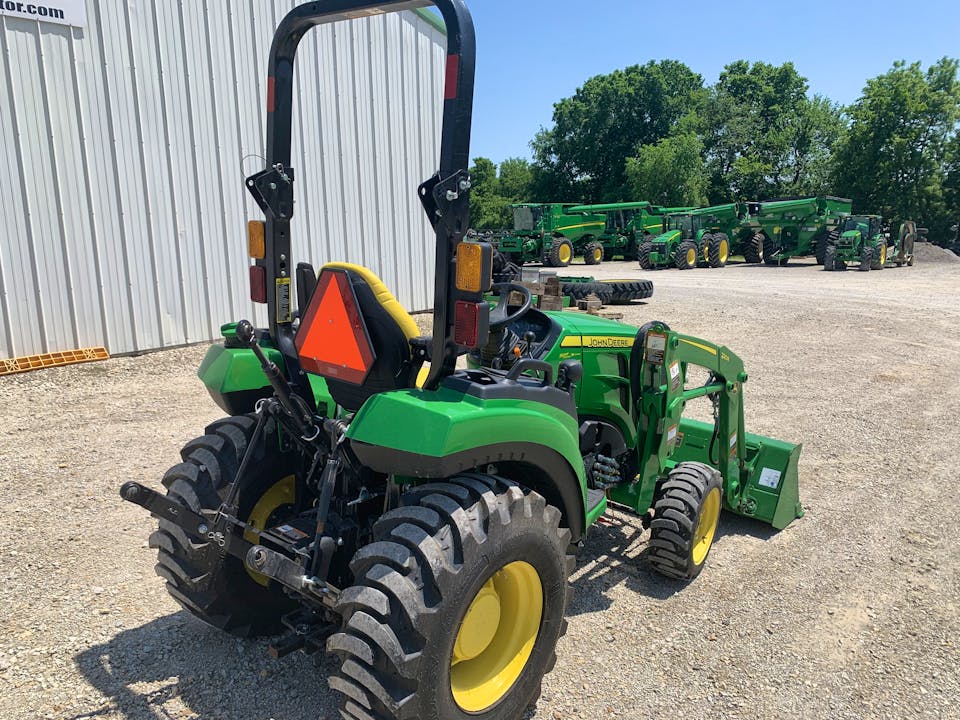 John Deere 2032R – 2022