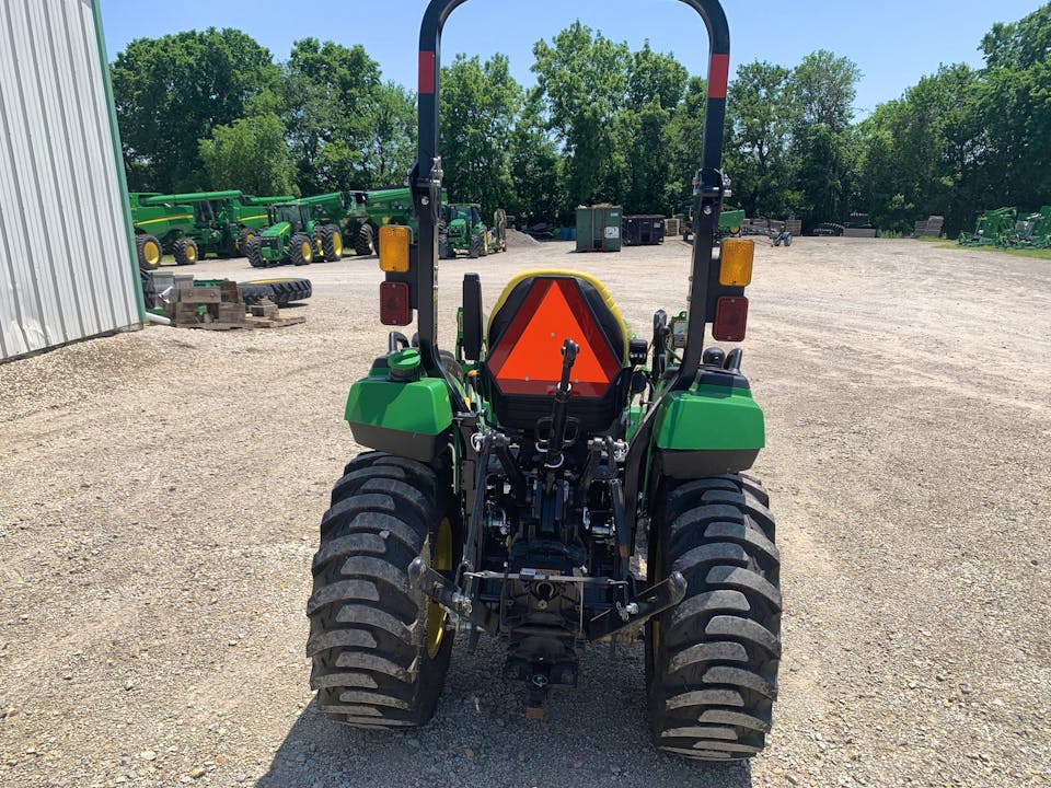 John Deere 2032R – 2022