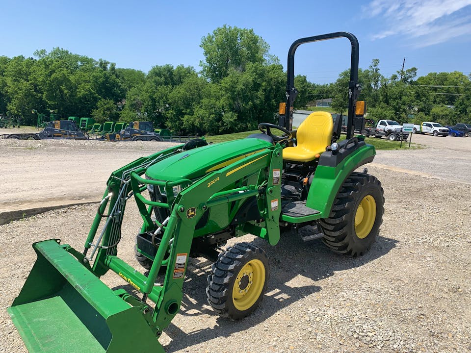 John Deere 2032R – 2022