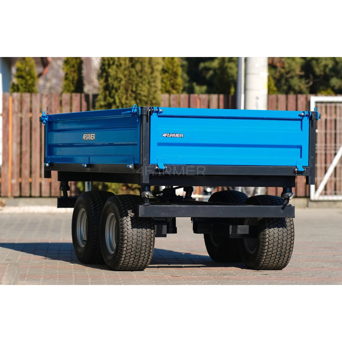 Rimorchio agricolo a due assi da 2,5 T