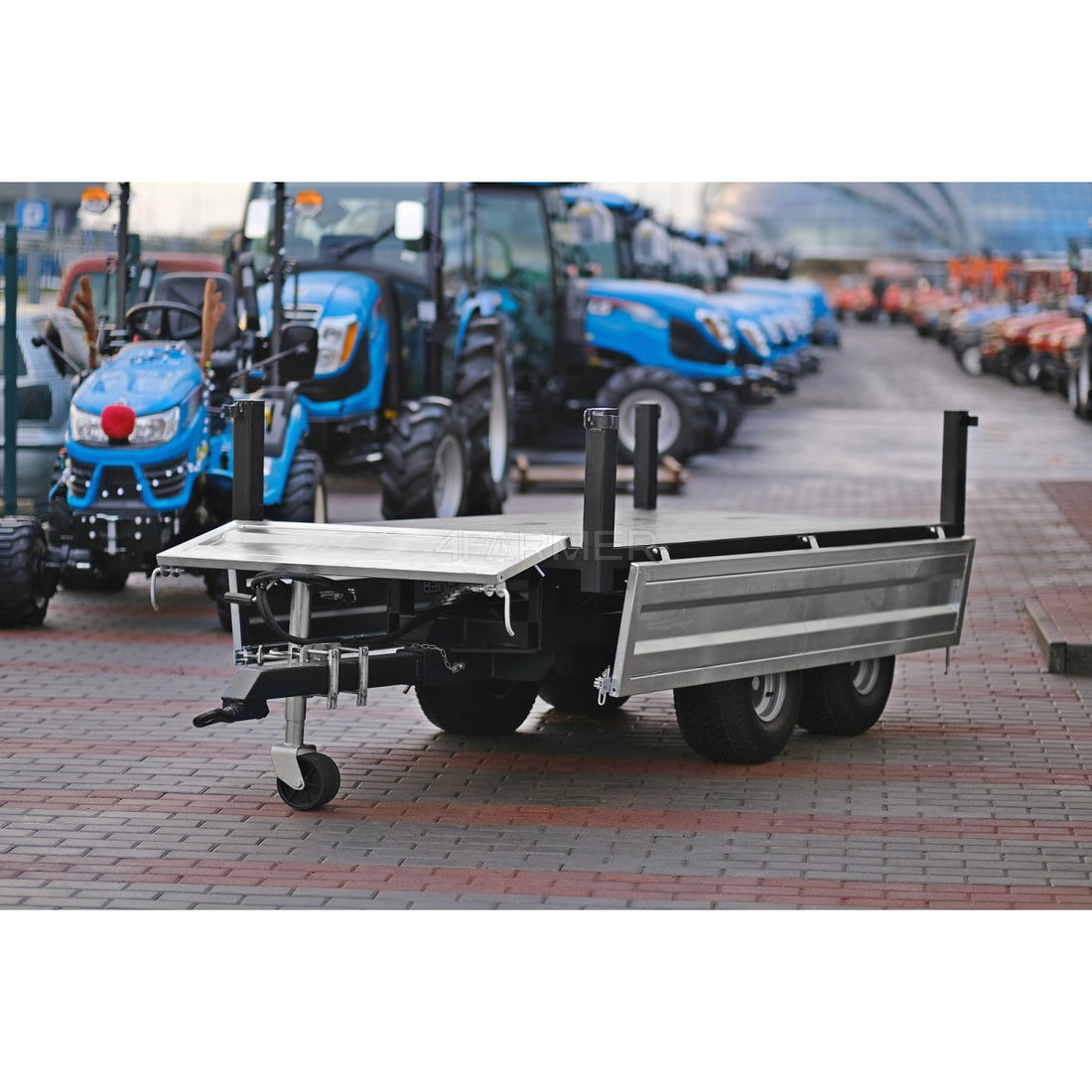 Rimorchio agricolo a due assi da 2,5 t con ribaltabile