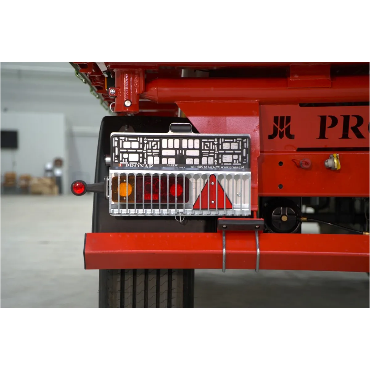 Rimorchio agricolo a due assi da 12 T con cassone ribaltabile