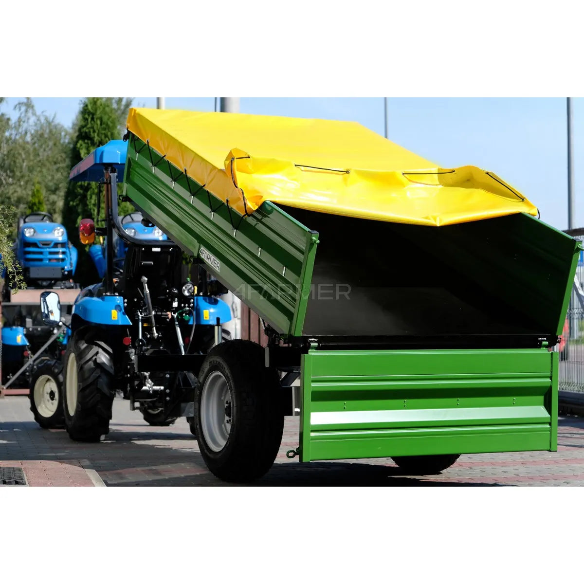 Rimorchio agricolo a un asse 2,5T con cassone ribaltabile + telo