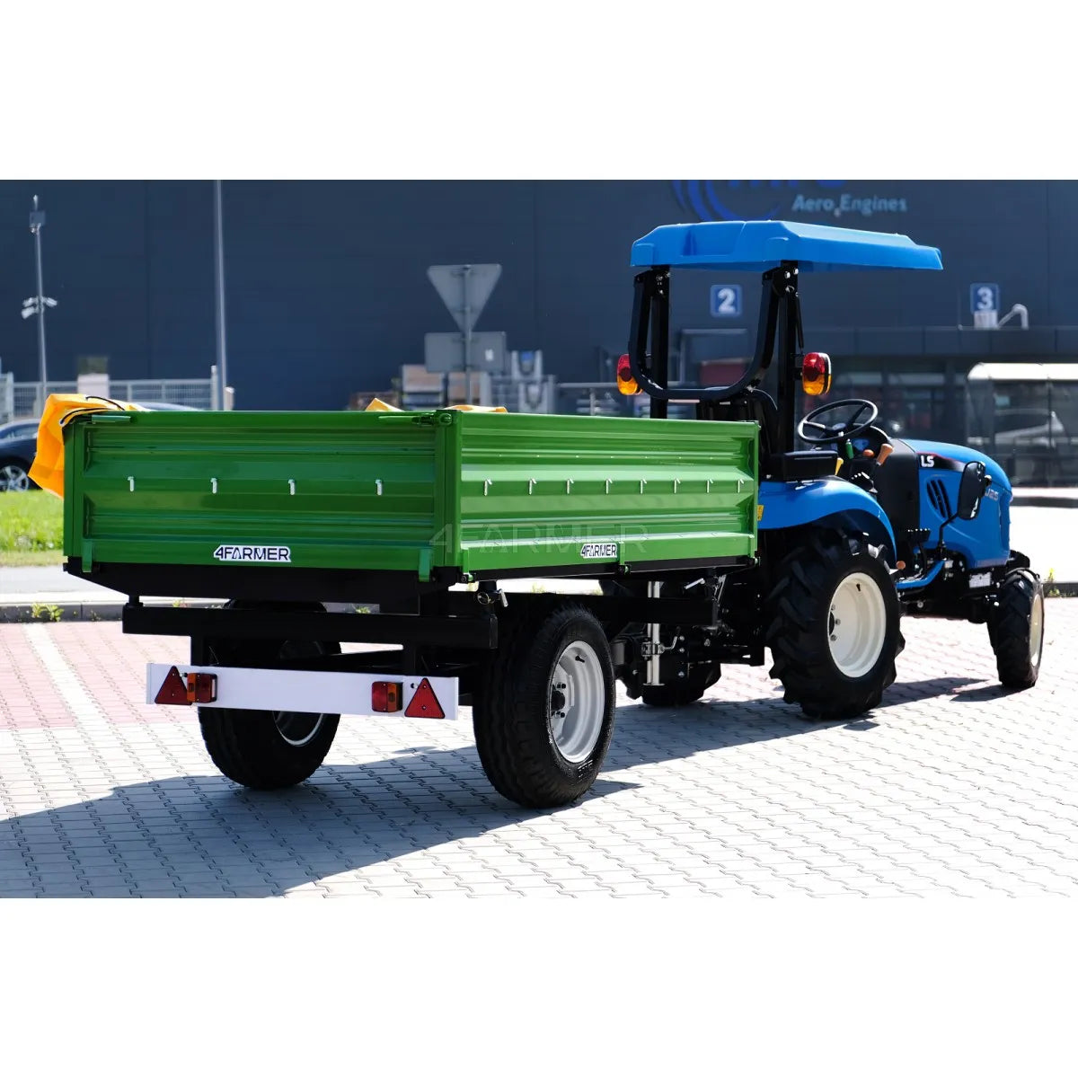 Rimorchio agricolo a un asse 2,5T con cassone ribaltabile + telo