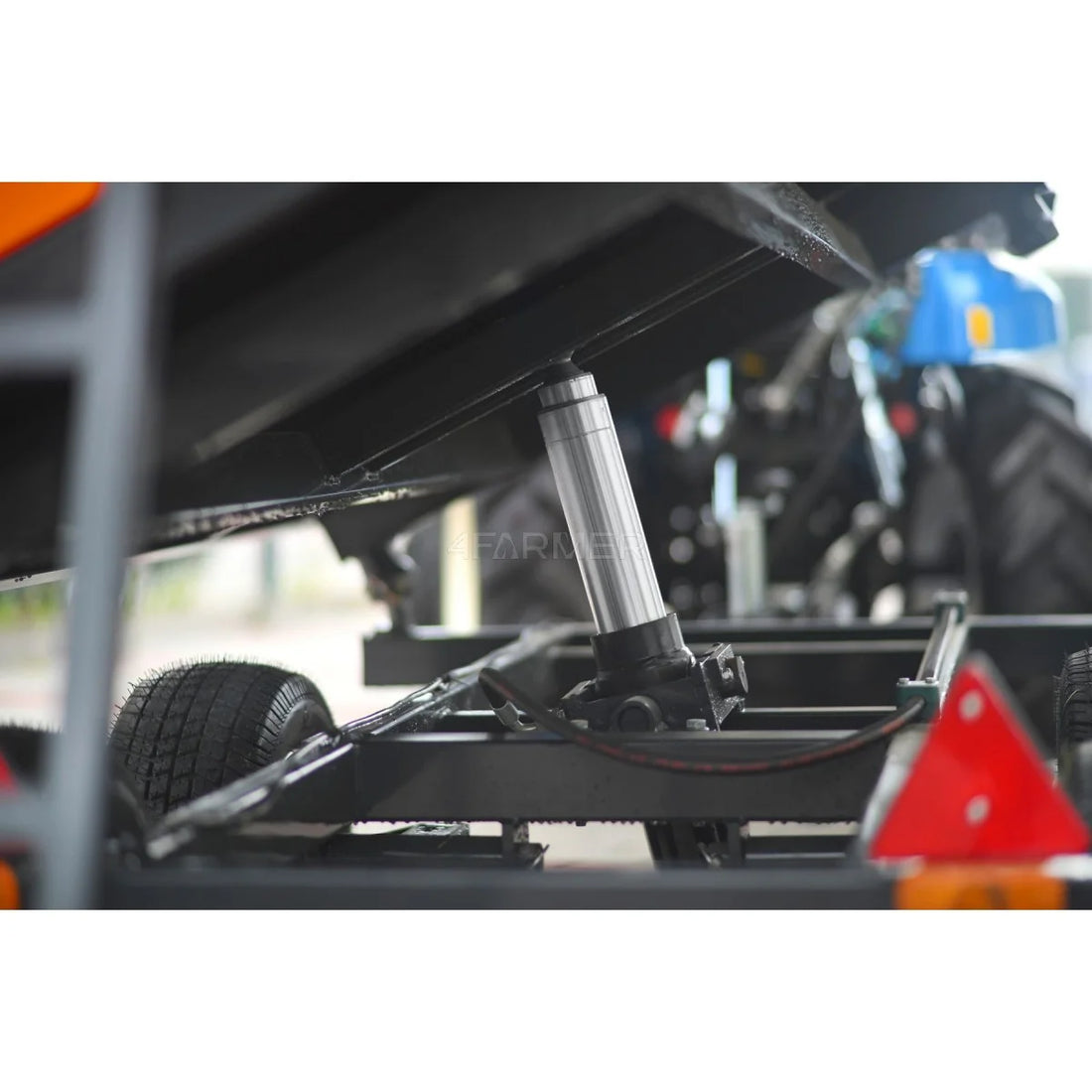 Rimorchio agricolo 2 assi 2,5 T con cassone ribaltabile e prolunghe