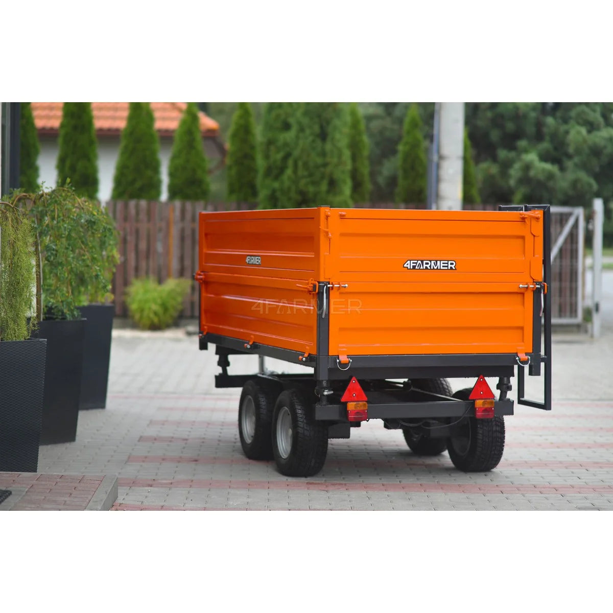 Rimorchio agricolo 2 assi 2,5 T con cassone ribaltabile e prolunghe