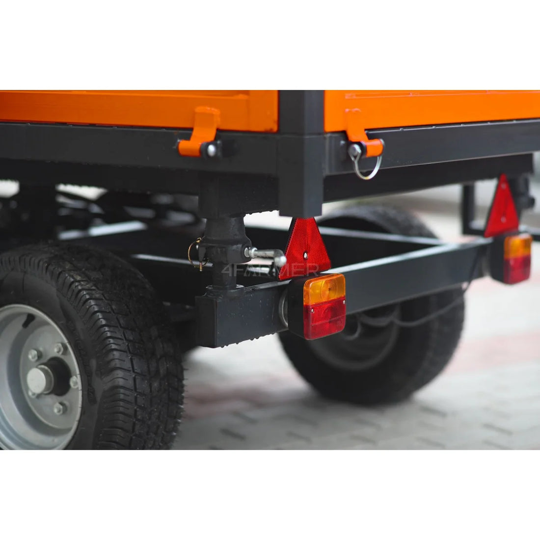 Rimorchio agricolo 2 assi 2,5 T con cassone ribaltabile e prolunghe