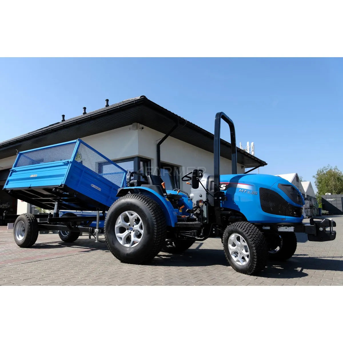 Rimorchio agricolo a 1 asse da 2,5 T con cassone ribaltabile e griglie