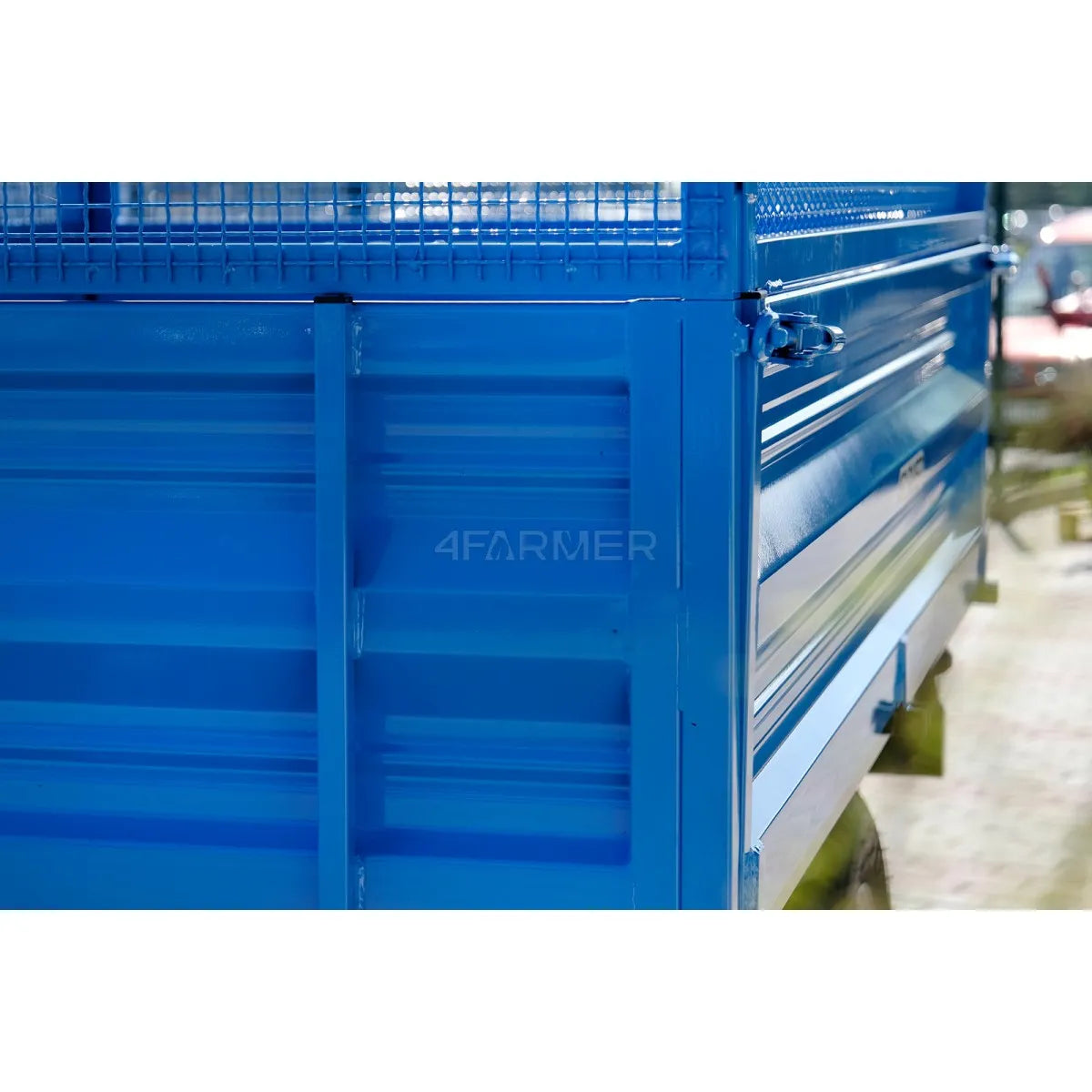 Rimorchio agricolo a 1 asse da 2,5 T con cassone ribaltabile e griglie