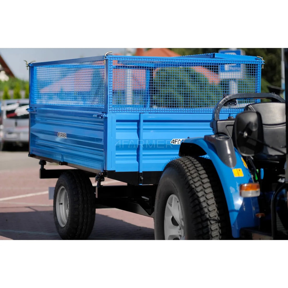 Rimorchio agricolo a 1 asse da 2,5 T con cassone ribaltabile e griglie