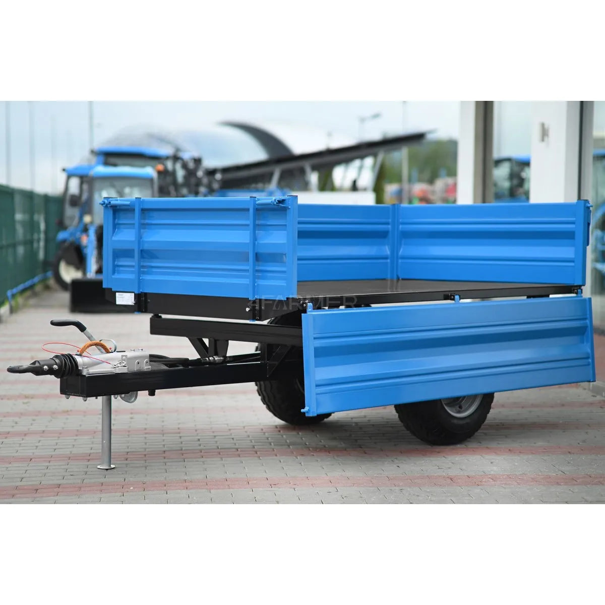 Rimorchio agricolo monoasse 2,5T con ribaltamento e freno a inerzia